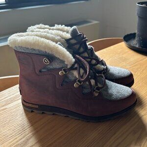 Sorel Sneakchic Alpine Shearling & Leather Boots Size 9